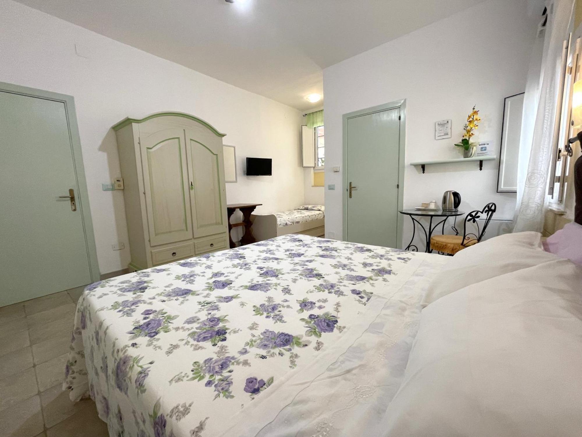 Frühstückspension Santa Venardia 4*