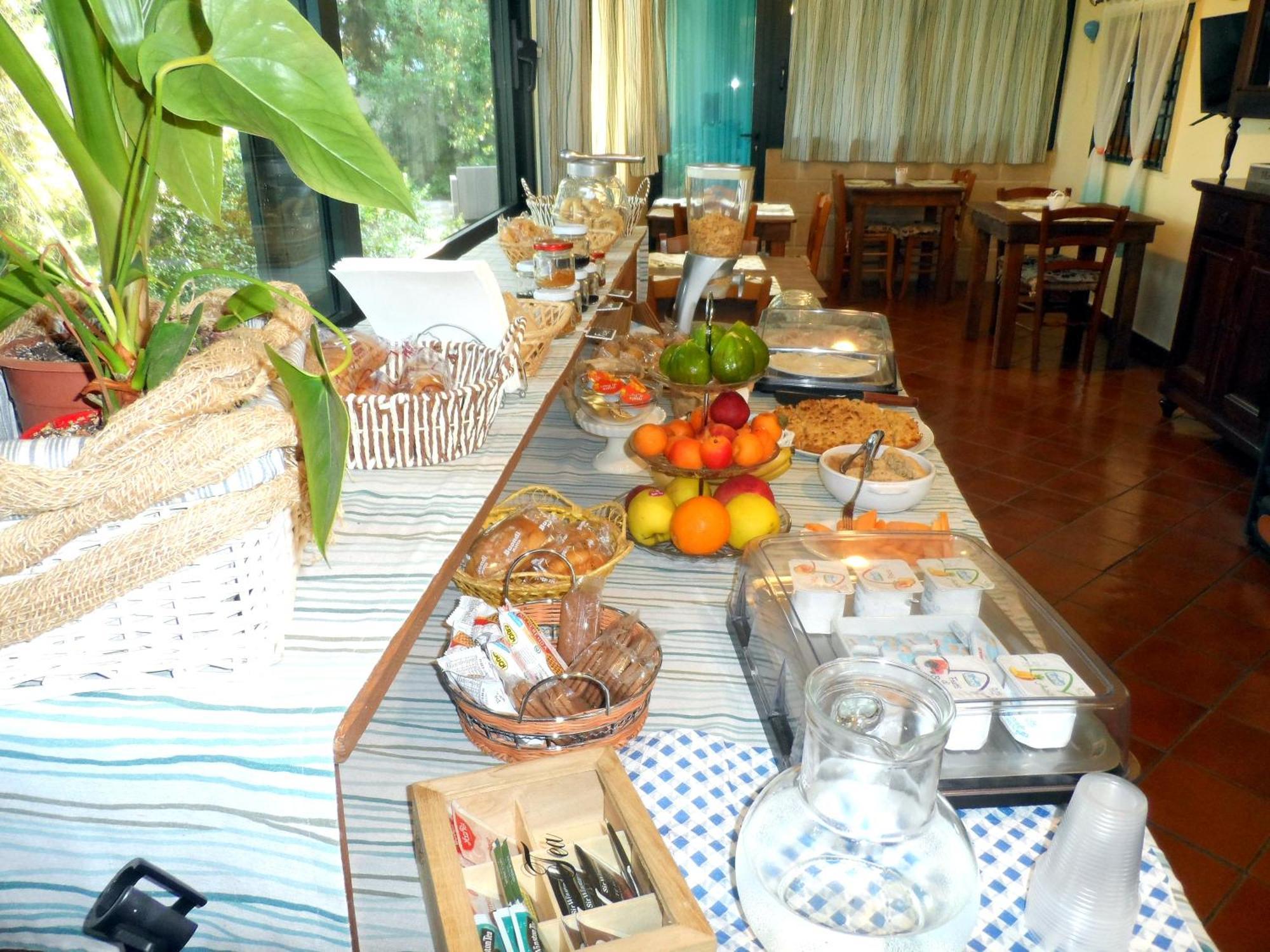 Santa Venardia Couette-café